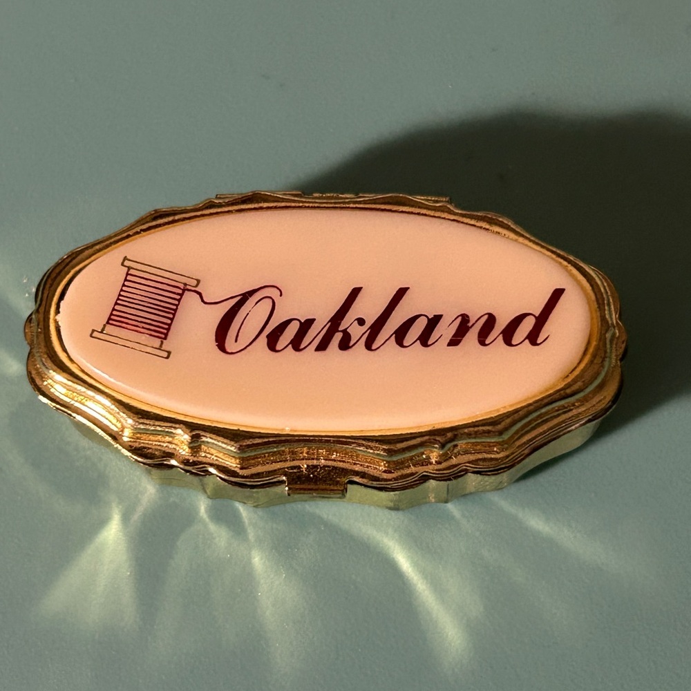 NEW Vintage Oakland Metal Tin Case Mini Sewing Kit